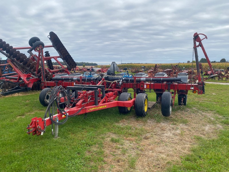 White 6700 8 Row Corn Planter w/ Sunflower Cart